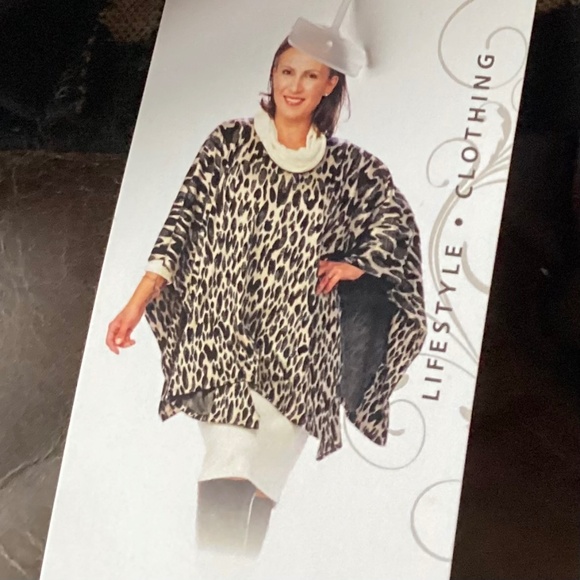 RAPTZ BNWT poncho! O/S. animal print. - Picture 2 of 4